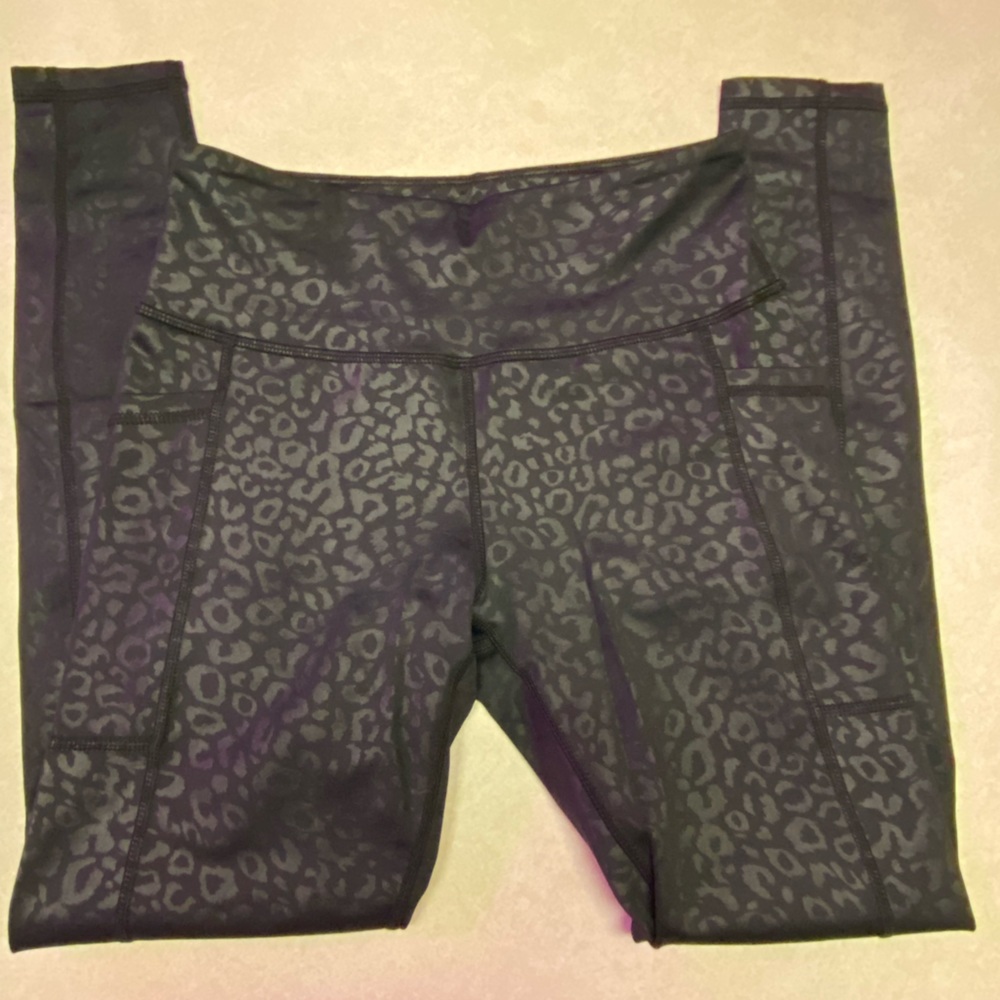 Black leopard leggings. Full length.